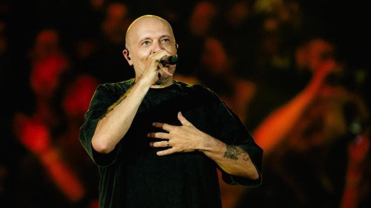 L’eterno ritorno di Max Pezzali: gli anni d’oro non finiscono mai