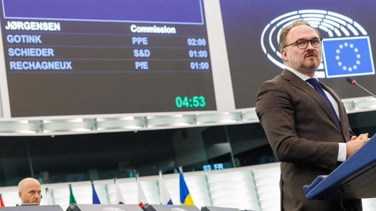 Popolari e destra contro Bruxelles. In bilico la stretta sugli affitti brevi