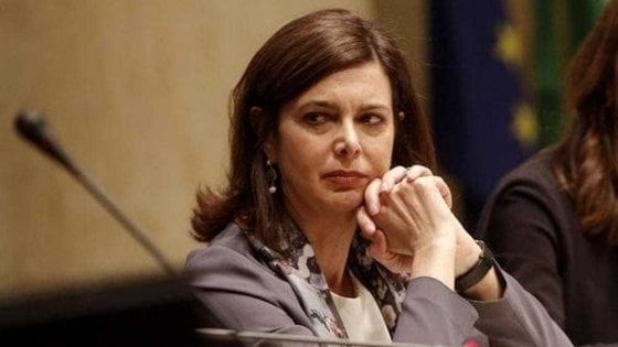 Laura Boldrini aggredita verbalmente. Le urlano in faccia: "Prima gli Italiani, vergogna"