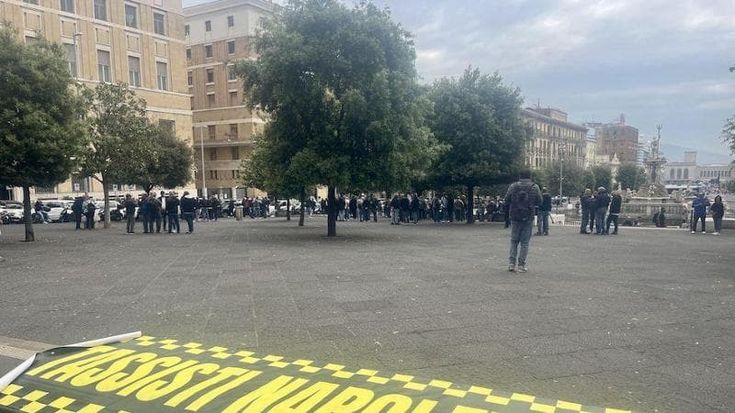 Taxi Napoli, sciopero e incontro col sindaco: “Punta su di noi per Coppa America”