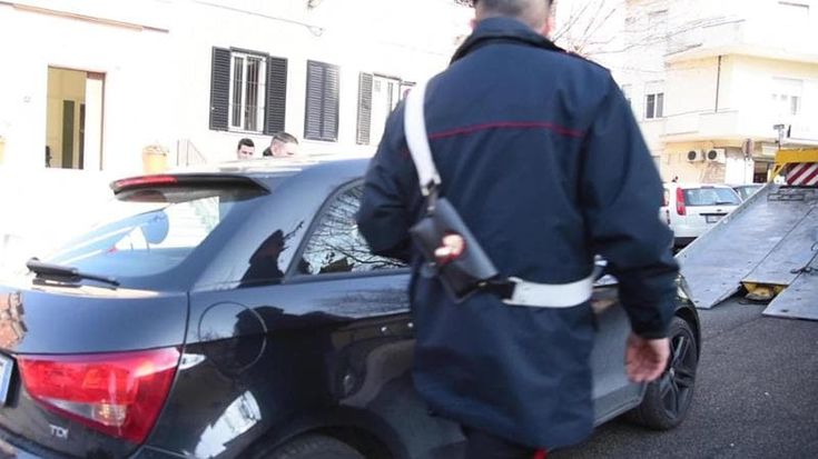 Botte e insulti per 12 anni, anche dopo la separazione. Braccialetto elettronico per l’ex marito