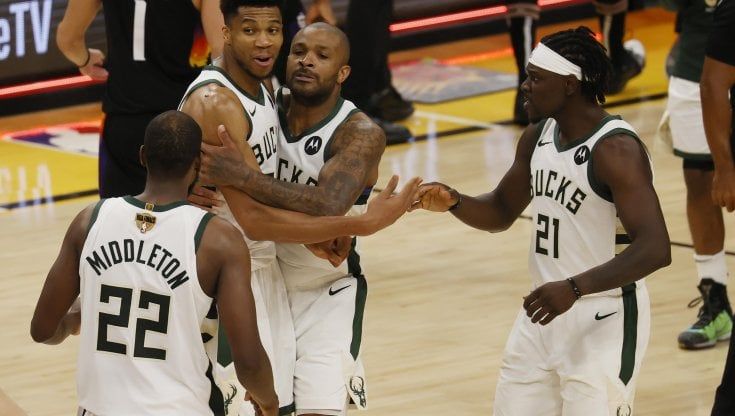 Nba Finals, Milwaukee sbanca Phoenix e fa il sorpasso: ora ha il primo match point