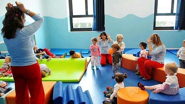 Asilo nido troppo piccolo dopo i tagli, il Comune paga la baby sitter a chi resta fuori