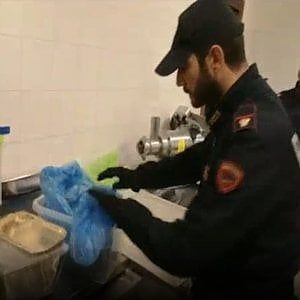 Roma, Ostiense, chiuso un bar pasticceria "pericolo per la salute pubblica"