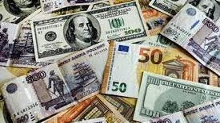 Yen a picco sul dollaro l’euro resta in attesa dei possibili tagli Fed