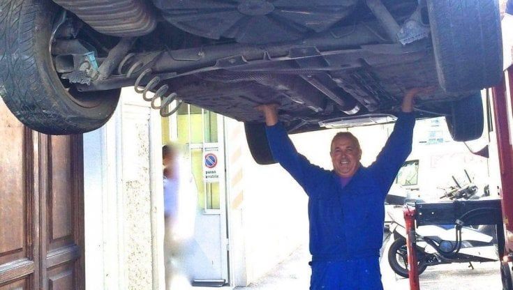 Firenze, la storia del carrozziere morto di Covid: "Babbo era giovane e sano..."