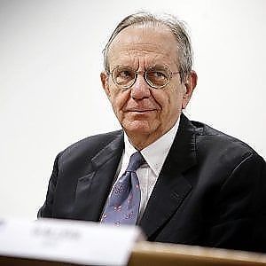 Padoan, dl banche: "Rischioso distruggere la fiducia. Venduti prodotti rischiosi ai piccoli risparmiatori"