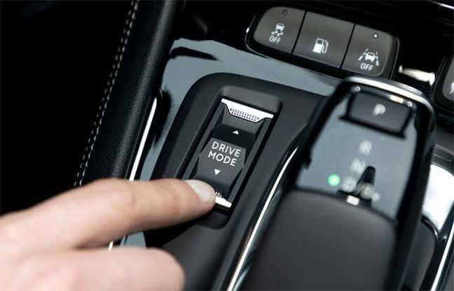 Opel Grandland X Hybrid4, largo alla trazione integrale elettrica