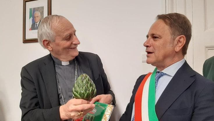 Niscemi, il cardinale Zuppi tra gli sfollati: “Non siete stati dimenticati”