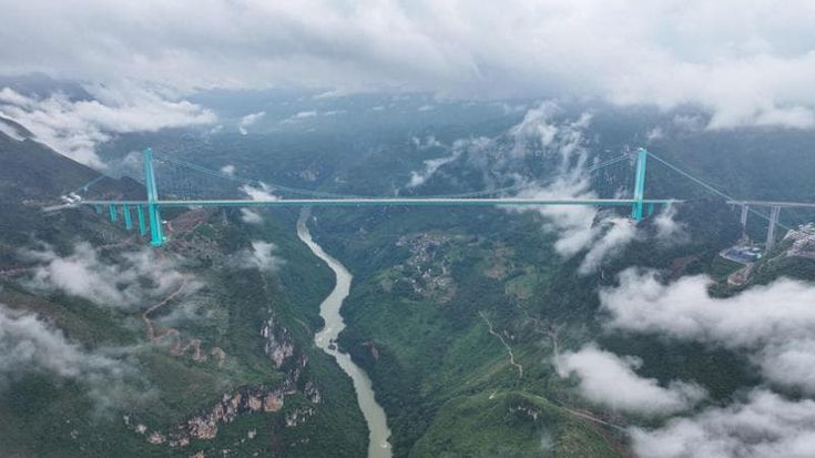 Cina, inaugurato il ponte più alto del mondo: 625 metri sul canyon dello Huajiang