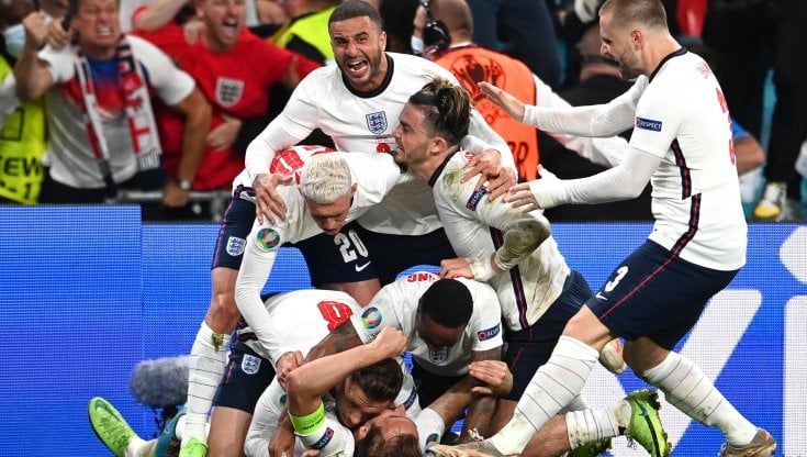 Inghilterra-Danimarca 2-1, Kane porta gli inglesi in finale. Domenica a Wembley contro l'Italia
