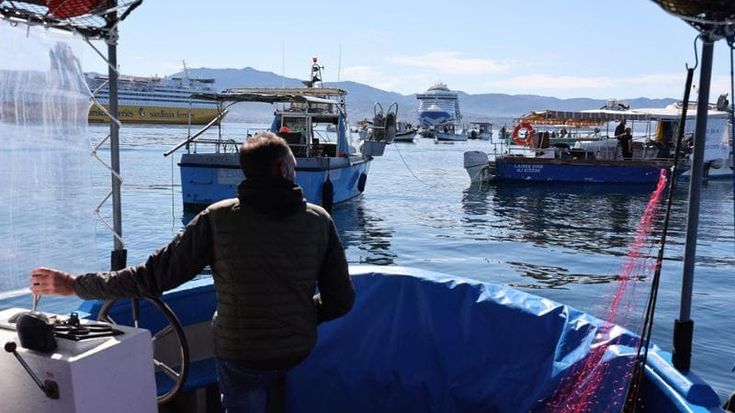 “La nostra odissea per tornare dalla Corsica, i pescatori bloccavano i porti per il caro-petrolio”