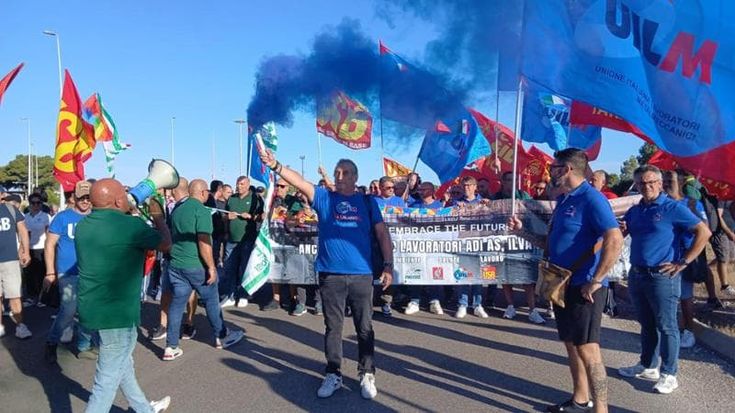 Ex Ilva, cassa integrazione e un freno ai licenziamenti sul tavolo del governo