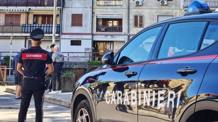 Fiamme in un palazzo a Melito: evacuata la scuola de Curtis
