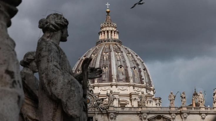Un cellulare di troppo in Sistina e i cardinali senza sveglia: ecco i segreti dell’ultimo Conclave