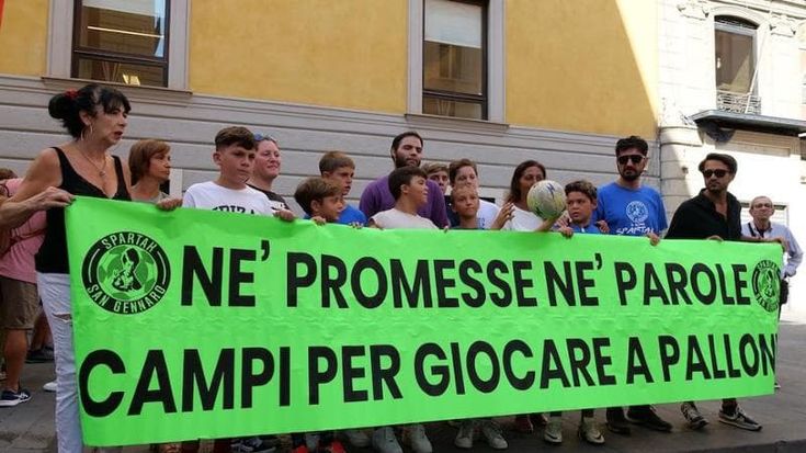 Niente campo per lo Spartak San Gennaro: la protesta della squadra di calcio popolare