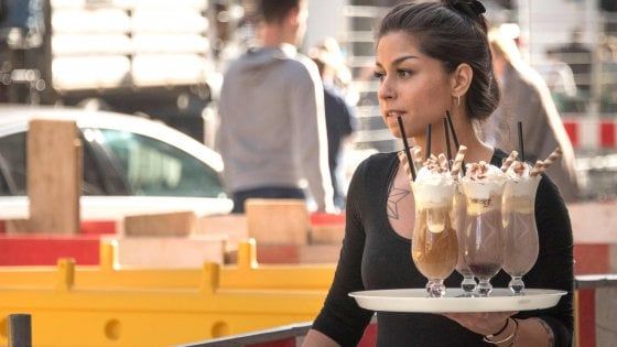 L'estate si avvicina e la Riviera romagnola si ritrova a corto di stagionali