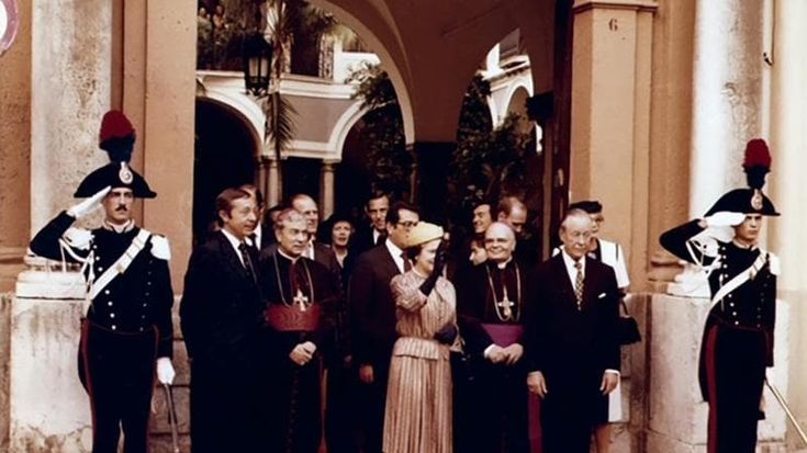 Quando il futuro re Carlo rimosse i rifiuti all’Alcantara: la Sicilia racconta i Windsor