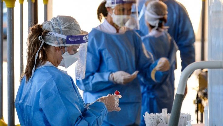 Coronavirus Lazio, nuova impennata di contagi: sono 1.993. A Roma oltre mille