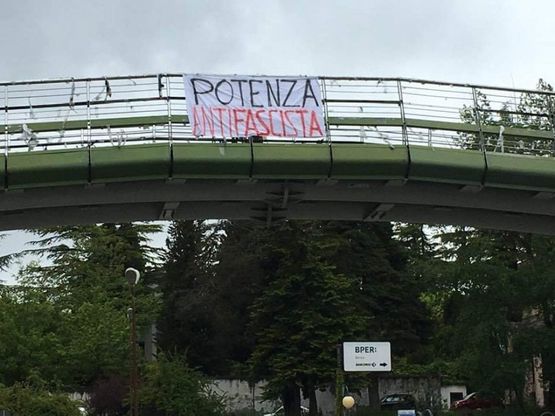Potenza, striscioni di protesta contro Salvini
