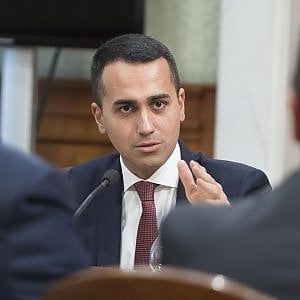 Manovra, Di Maio: "Taglio su pensioni d'oro dal 25 al 40%". Governo chiede la fiducia