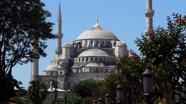 Non solo Santa Sofia: così Erdogan stravolge i monumenti di culto