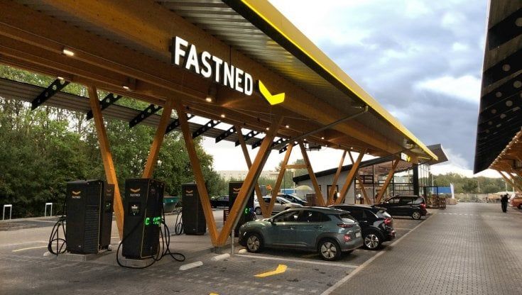 Auto elettrica, arriva l'hub di ricarica veloce più grande del mondo