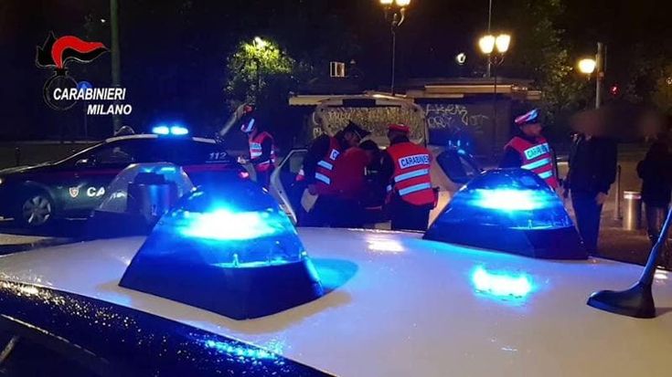 Minacciano un ragazzo e sequestrano l’amico, 4 minori arrestati: “Portaci la droga o lo uccidiamo”
