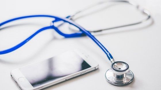 Coronavirus, il neurologo via chat risponde ai pazienti con Parkinson