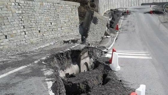 Sestriere, si aggrava la frana della provinciale 23: scartata l'ipotesi di una strada-bis provvisoria