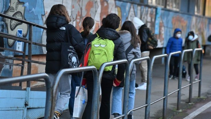 Firenze, le scuole riaprono ma le classi sono mezze vuote