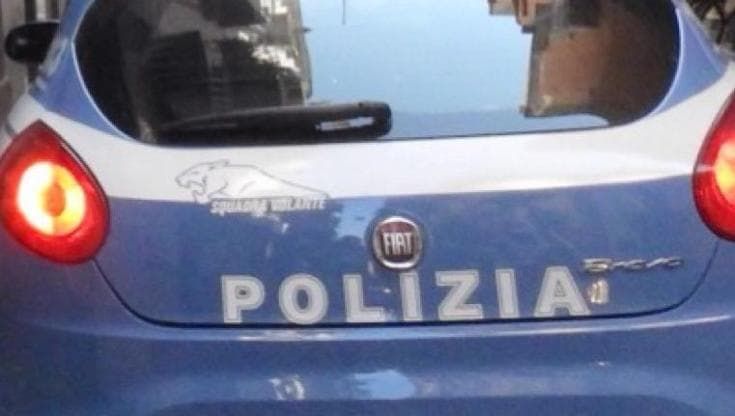 Arezzo, minaccia di emulare il ragazzino che ha accoltellato l’insegnante, denunciato 15enne