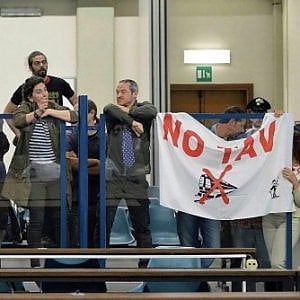 No Tav, 38 condanne al maxi processo d'appello per gli scontri in Valle Susa del 2011