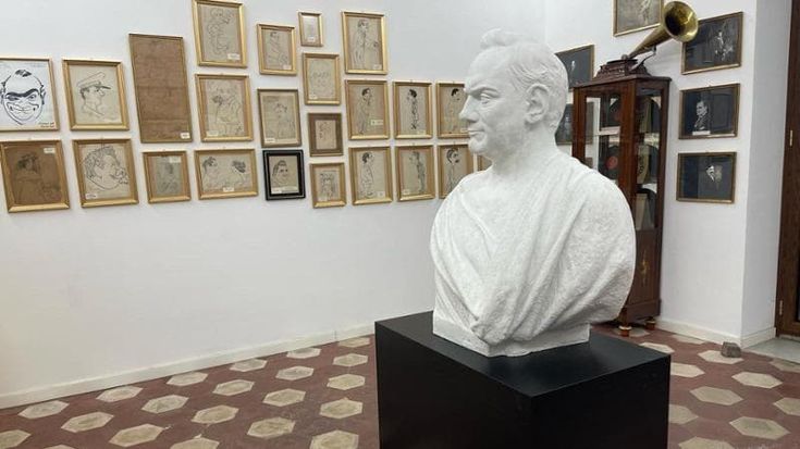 Fotografie di scena e lettere: tra le novità di casa Caruso c’è anche un suo busto
