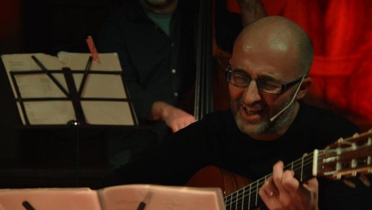 Il cantautore parmigiano Francesco Camattini in concerto al Santa Brigida