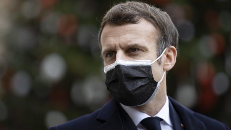 Francia, Macron positivo al Covid: "Poco prudente". Screening sui contatti con altri leader Ue