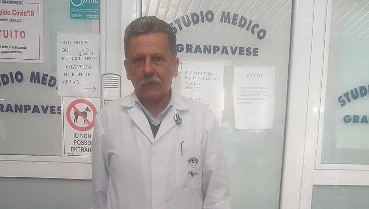 Coronavirus, a Roma il medico cacciatore di over 80 no vax: "Così li convincerò a vaccinarsi" 