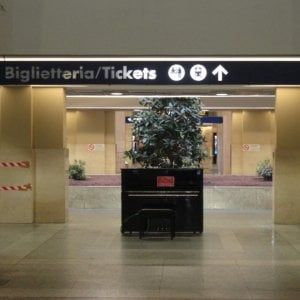 I vandali mettono ko il pianoforte della stazione Porta Nuova 