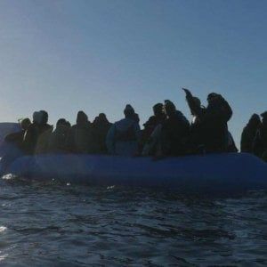 Coronavirus, le Ong fermano le missioni di salvataggio in mare. Migranti senza più soccorsi