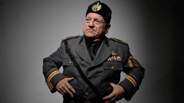 Mussolini? È diventato un clown