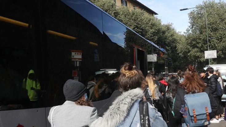 Niente più bus scontato per gli universitari. “Invece di 52 euro ne pagheremo oltre 200”