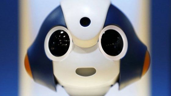 Al Maker Faire il bracciale per l'Sos, il robot barista e il guanto dei sensi