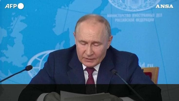 Putin: "Il summit in Svizzera? Una farsa"