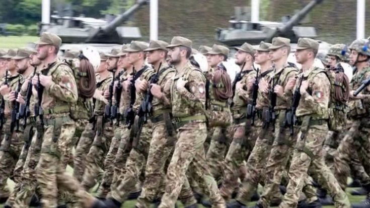 Esercito, Mantovano frena su piano di Crosetto: “Strategia definita dal governo no da singoli”