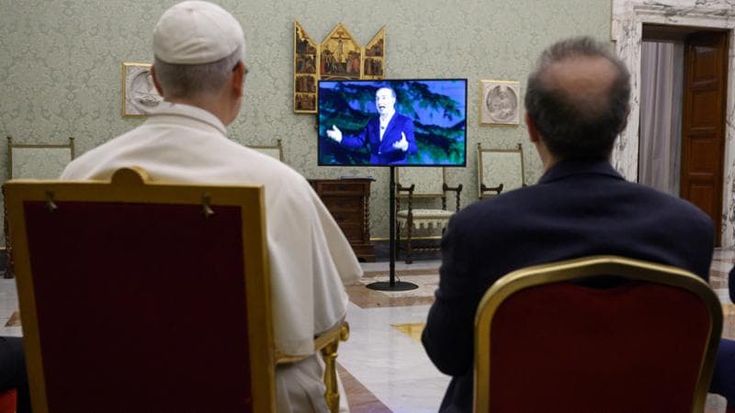 Roberto Benigni e san Pietro, il monologo dai giardini del Vaticano