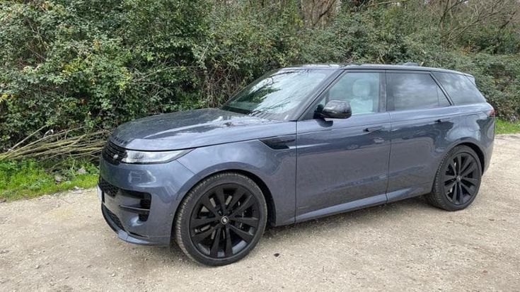 Range Rover Sport, la regina dei grandi Suv. Ecco come va l’ibrida plug-in da 550 Cv