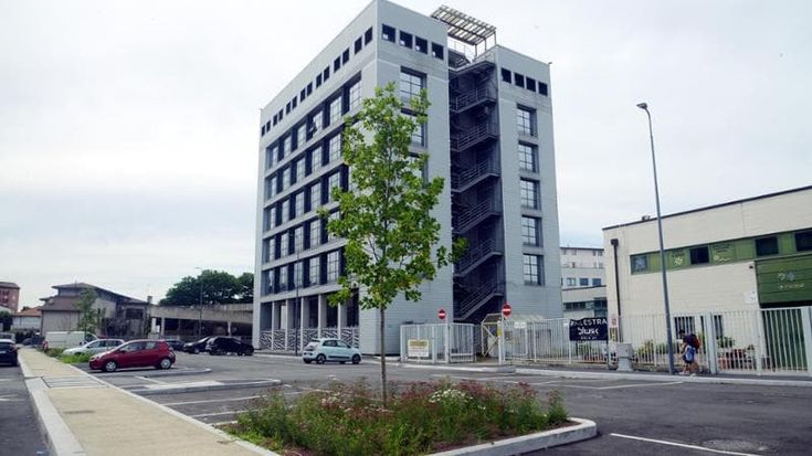 Il piano per togliere l’asfalto a Milano: obiettivo 100mila metri quadri “liberati”