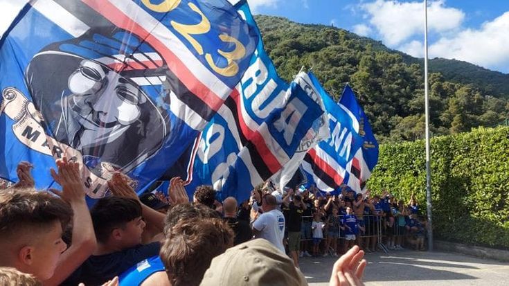 Sampdoria, che entusiasmo: bagno di folla a Bogliasco. E oggi la partenza per Jena, con il gioiello Leoni che potrebbe restare