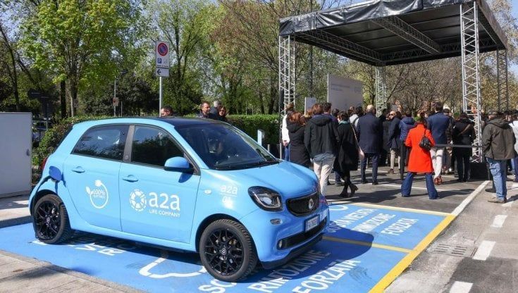 City Plug, la prima colonnina di ricarica a bassa potenza disegnata da Giugiaro