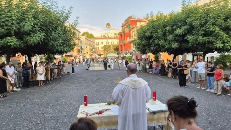 Pozzuoli, appello dei parroci:“Stop speculazioni sugli affitti”